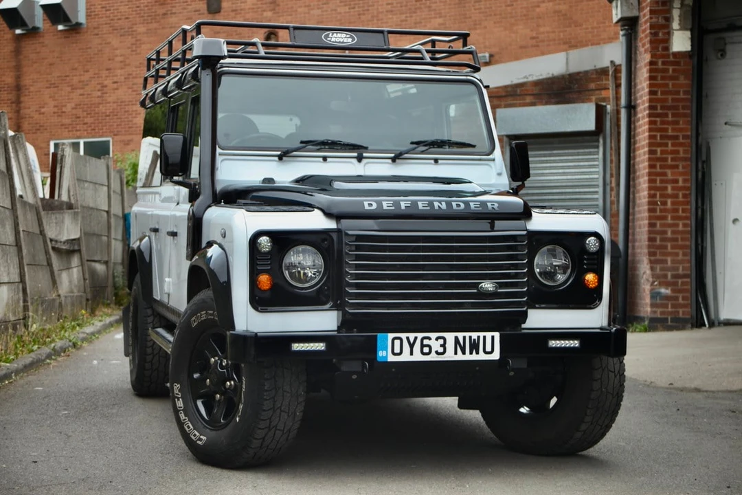 2013 Land Rover Defender 110 - Image 15 of 30