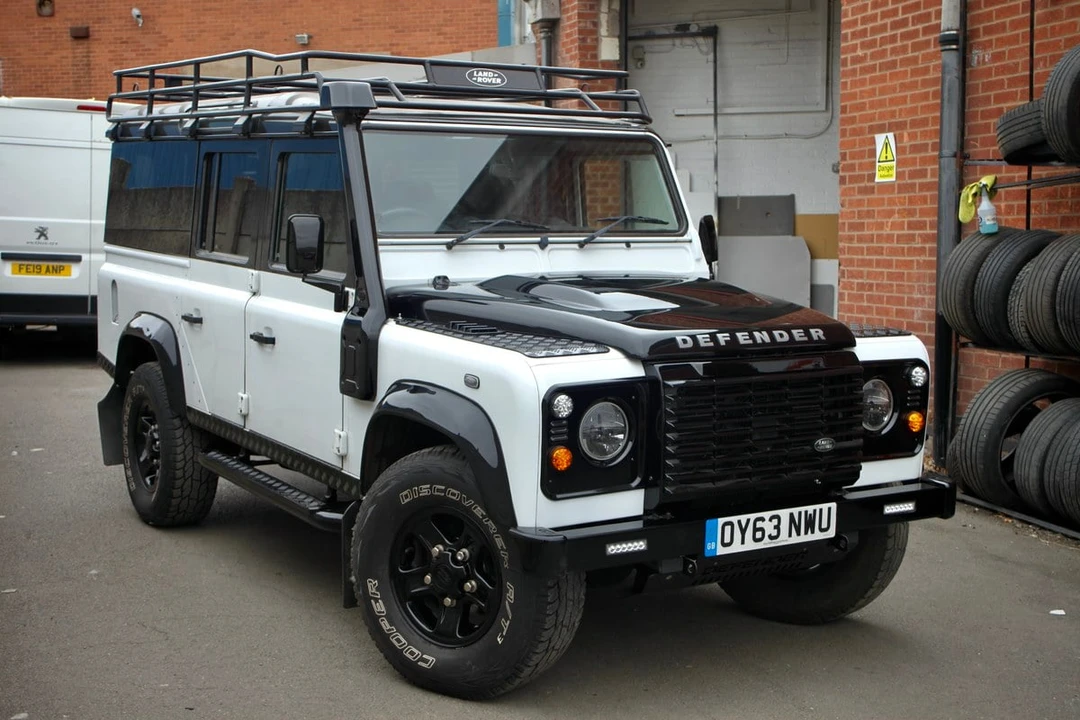 2013 Land Rover Defender 110 - Image 16 of 30