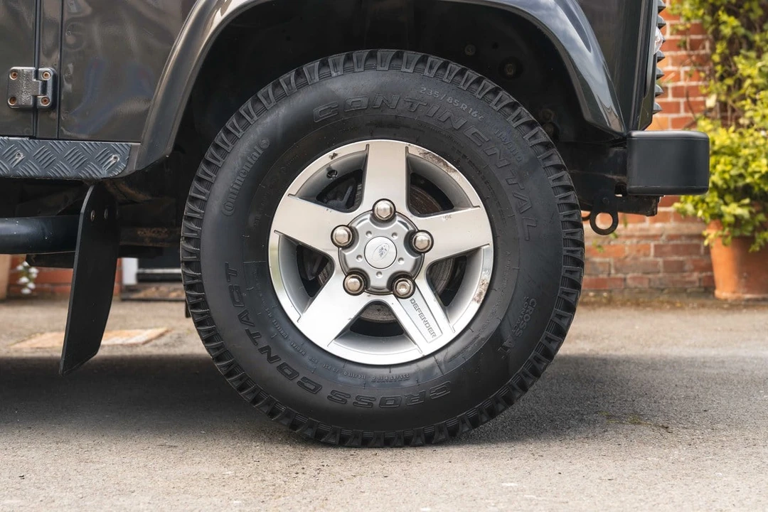2013 Land Rover Defender 110 - Image 27 of 30