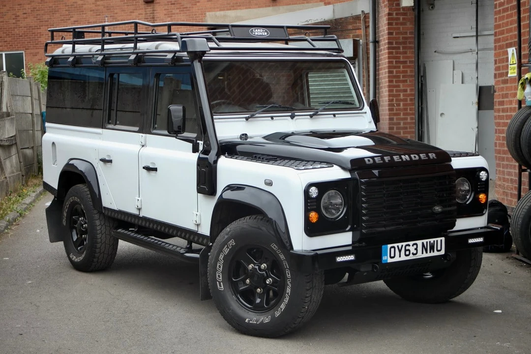 2013 Land Rover Defender 110 - Image 6 of 30