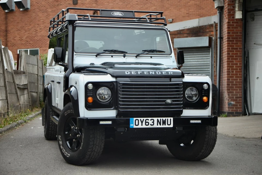 2013 Land Rover Defender 110 - Image 14 of 30