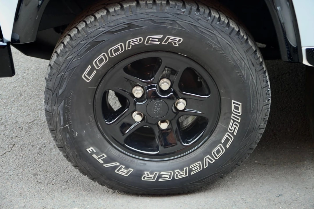 2013 Land Rover Defender 110 - Image 22 of 30