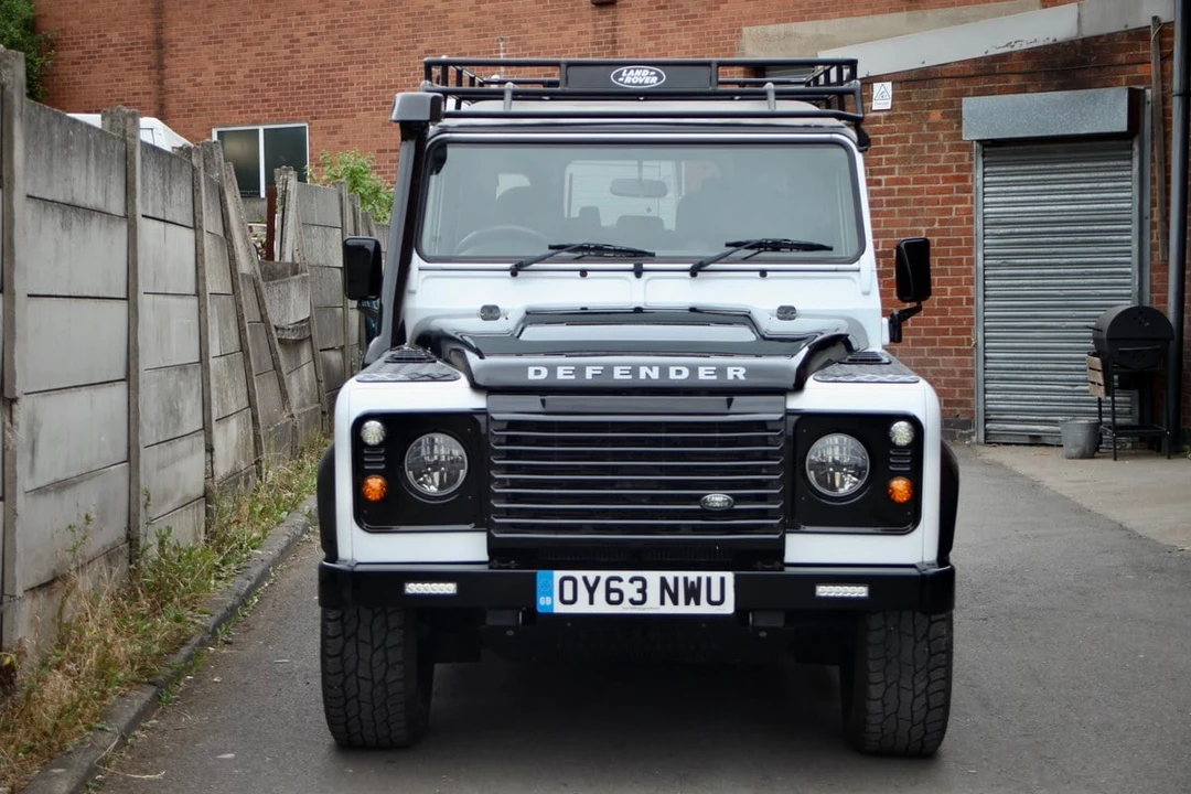2013 Land Rover Defender 110 - Image 18 of 30
