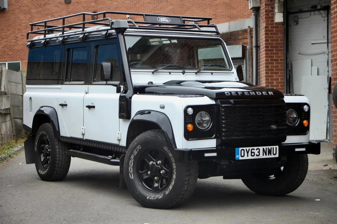 2013 Land Rover Defender 110 - Image 3 of 30
