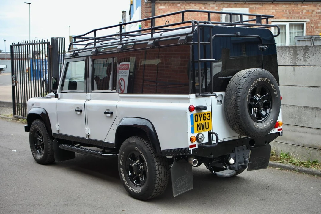 2013 Land Rover Defender 110 - Image 19 of 30