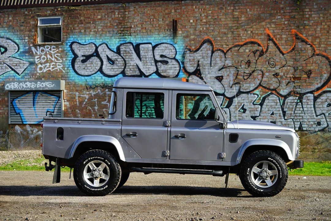 2013 Land Rover Defender 110 - Image 16 of 31