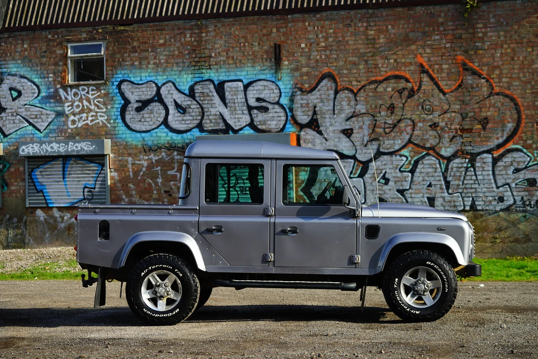 2013 Land Rover Defender 110 - Image 8 of 31