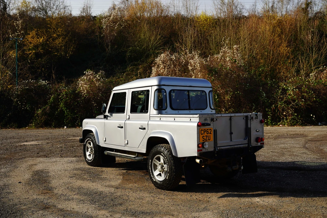 2013 Land Rover Defender 110 - Image 5 of 31