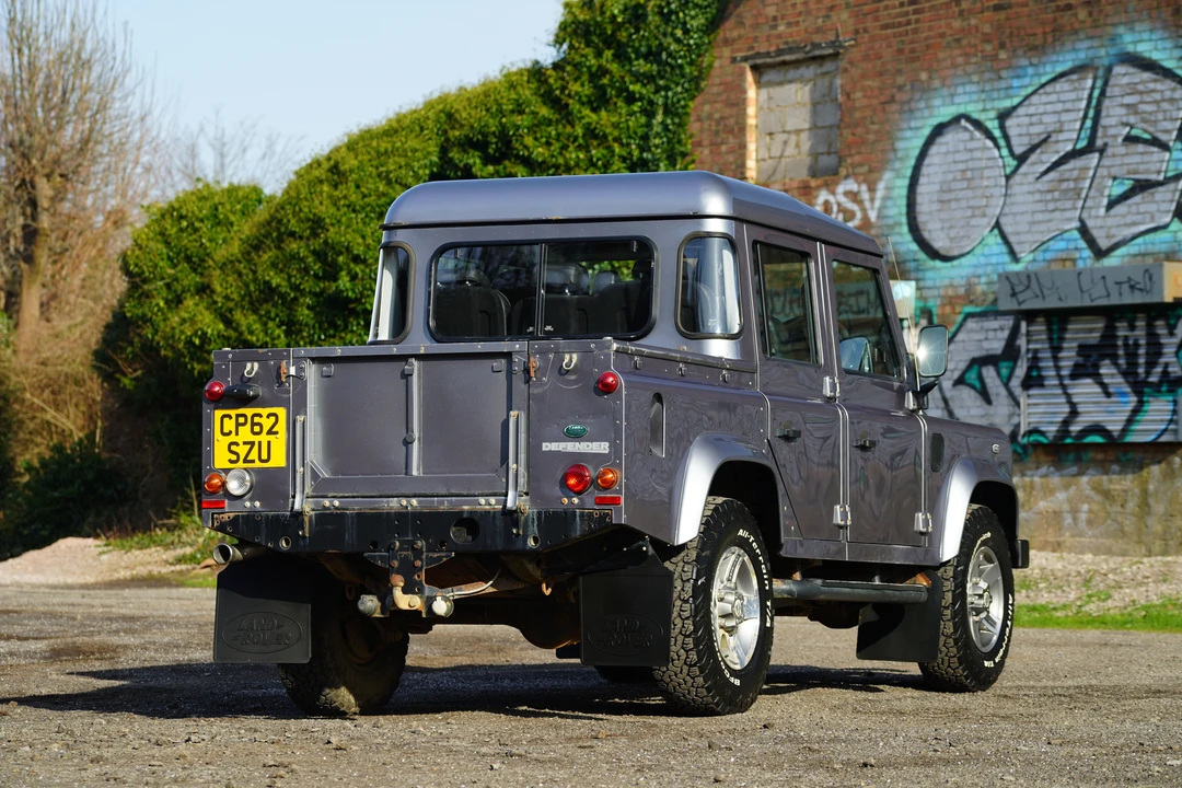 2013 Land Rover Defender 110 - Image 15 of 31