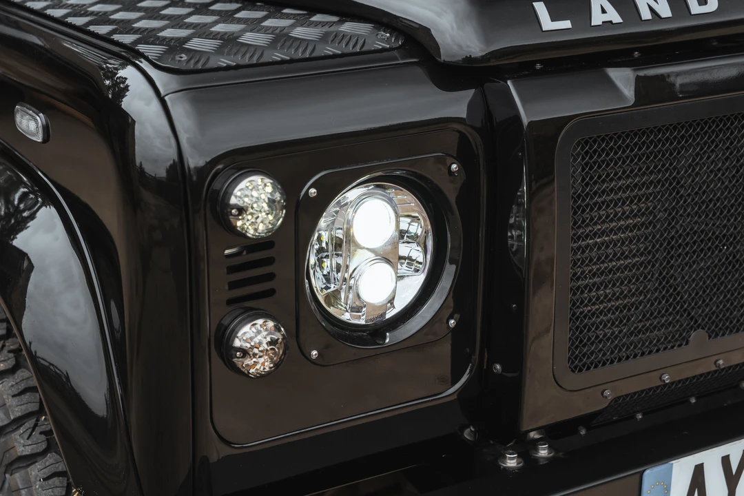 2013 Land Rover Defender 110 - Image 14 of 31
