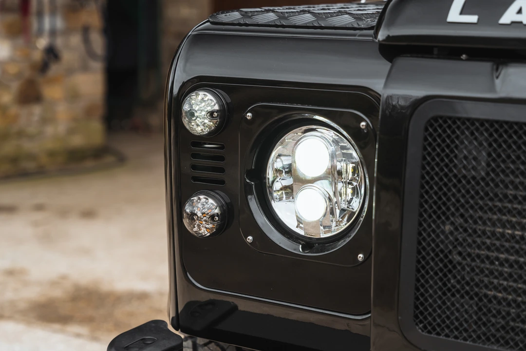 2013 Land Rover Defender 110 - Image 15 of 31