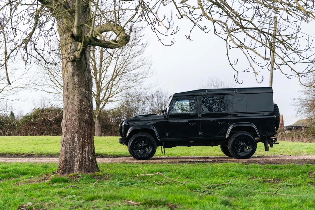 2013 Land Rover Defender 110 - Image 15 of 31