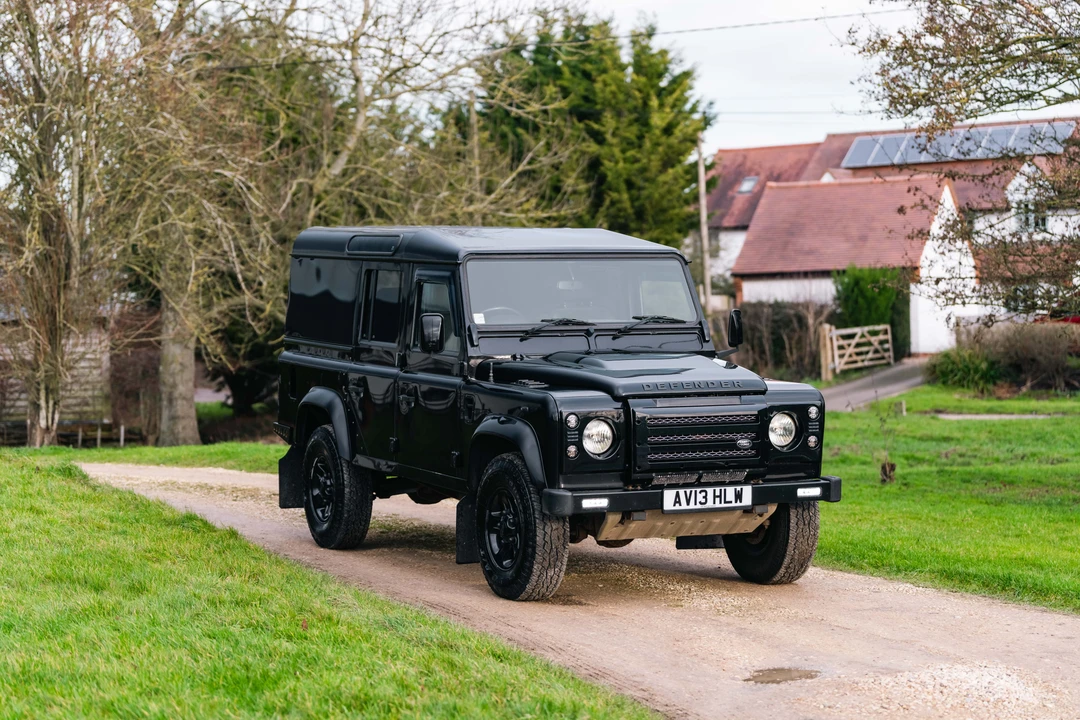 2013 Land Rover Defender 110 - Image 16 of 31