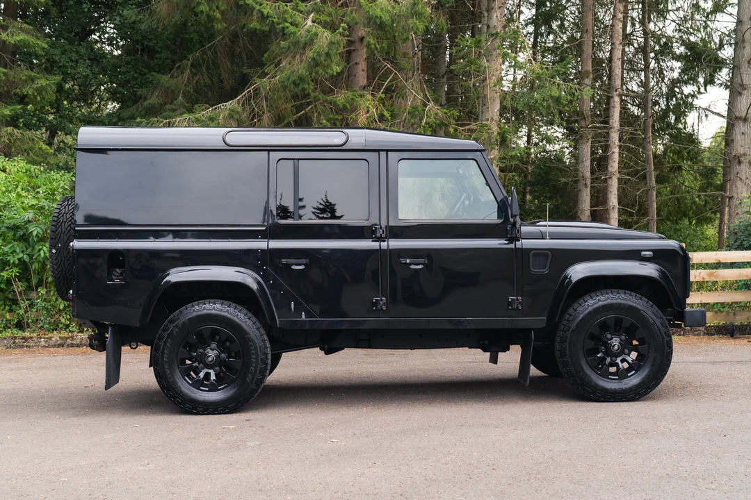 2013 Land Rover Defender 110 - Image 4 of 31