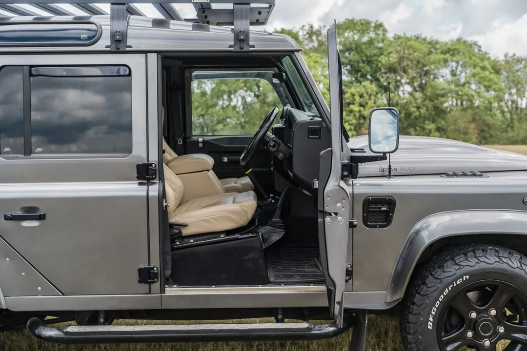 2013 Land Rover Defender 110 - Image 21 of 30