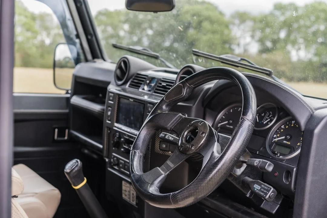 2013 Land Rover Defender 110 - Image 20 of 30