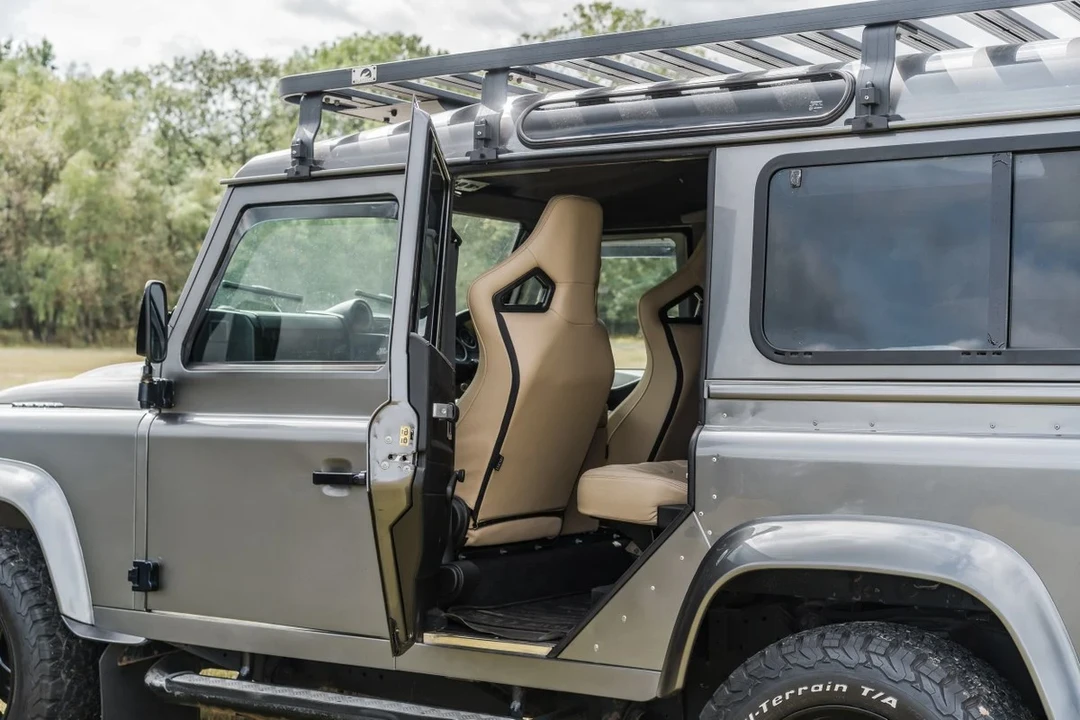 2013 Land Rover Defender 110 - Image 25 of 30