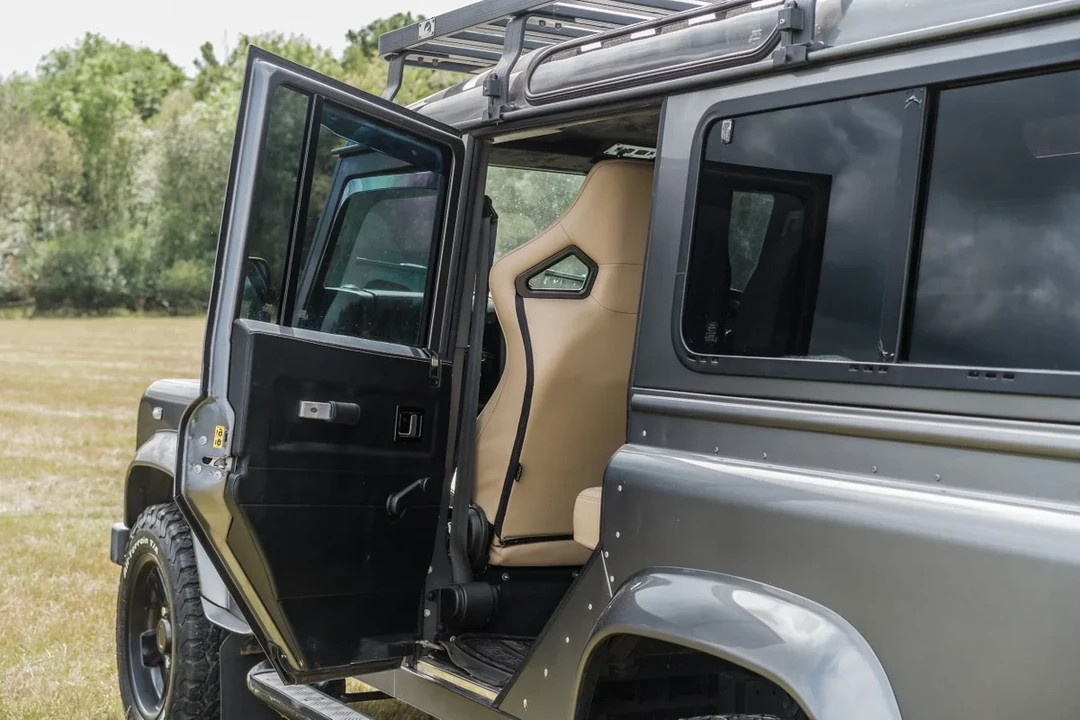 2013 Land Rover Defender 110 - Image 27 of 30
