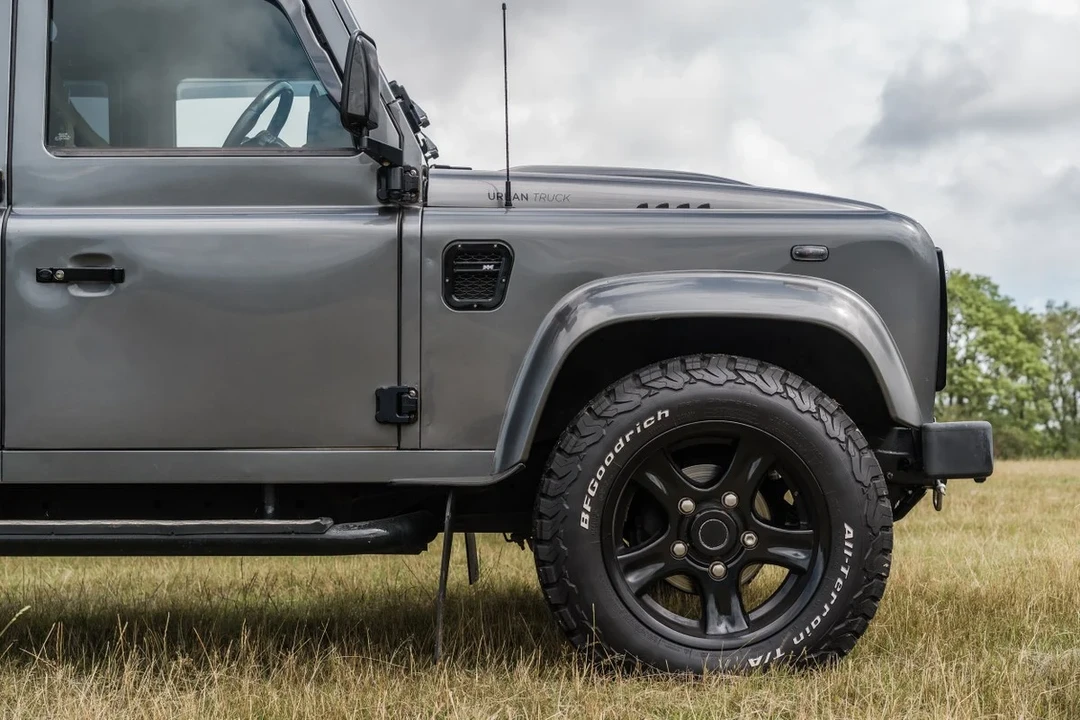 2013 Land Rover Defender 110 - Image 17 of 30