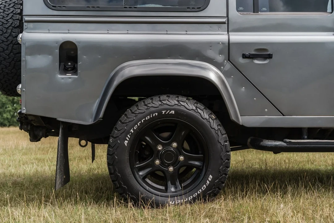 2013 Land Rover Defender 110 - Image 16 of 30