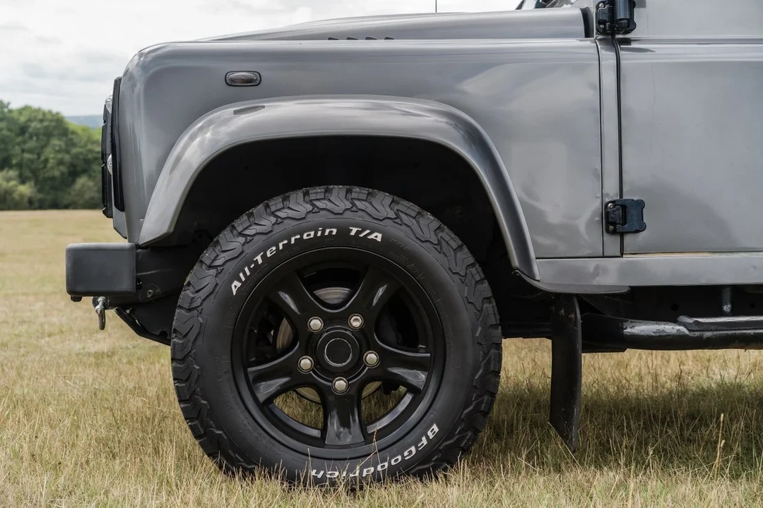 2013 Land Rover Defender 110 - Image 18 of 30