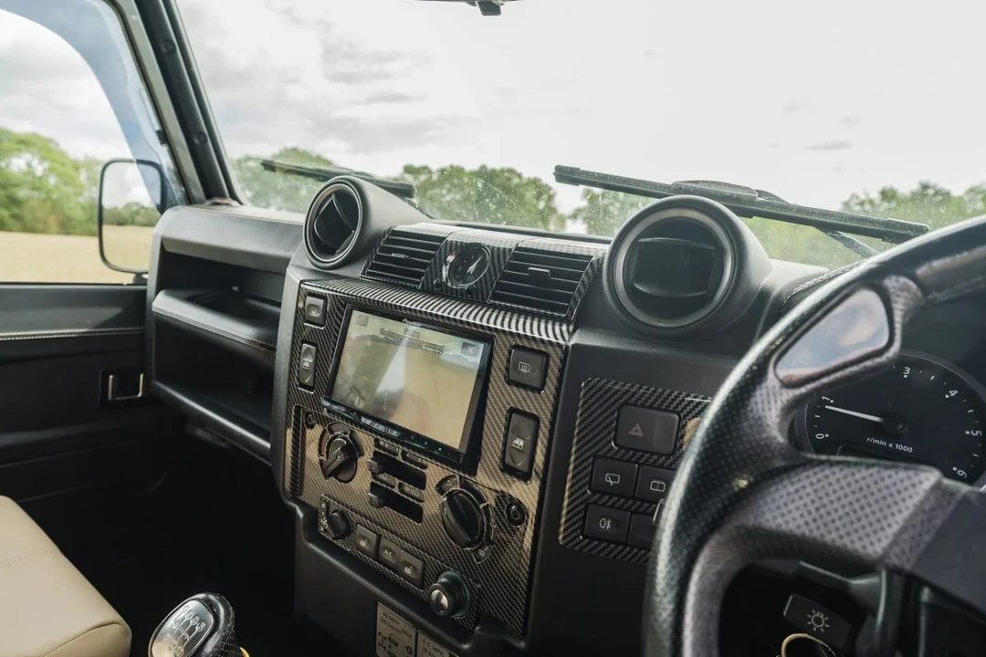 2013 Land Rover Defender 110 - Image 23 of 30