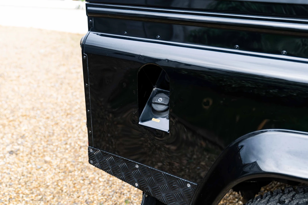 2013 Land Rover Defender 110 - Image 14 of 31