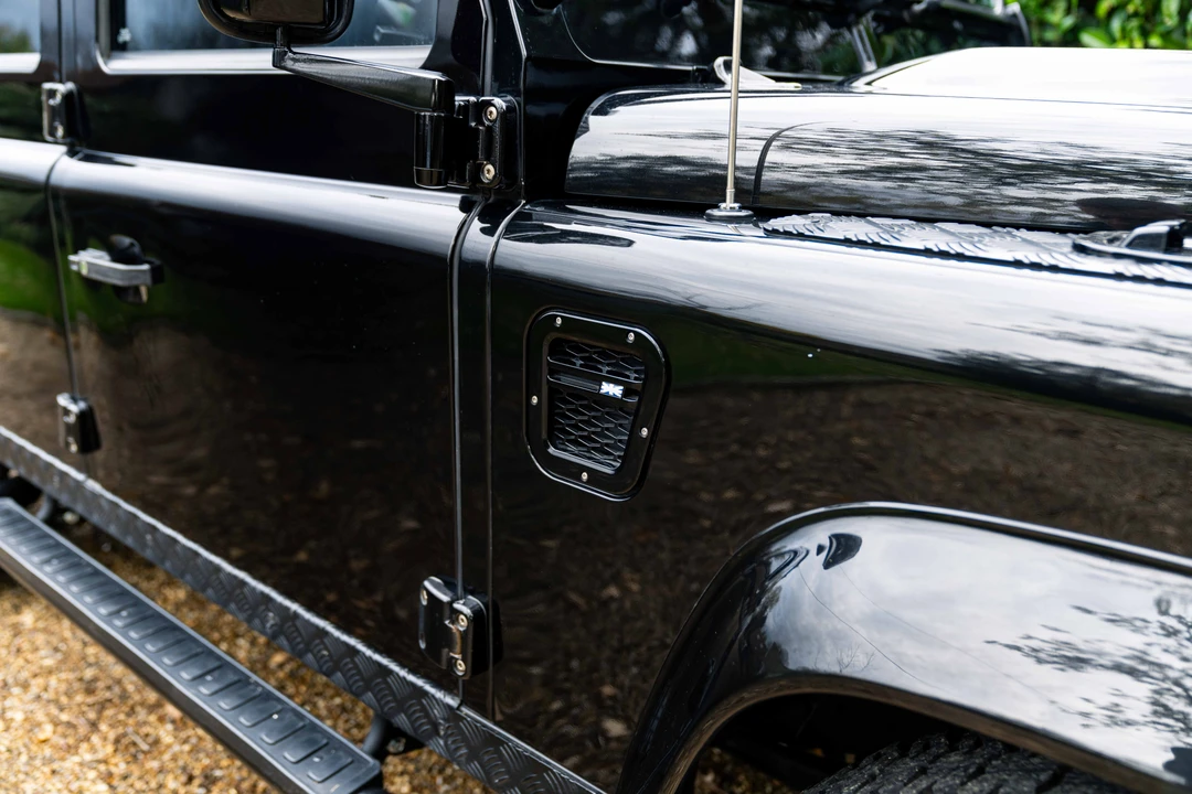 2013 Land Rover Defender 110 - Image 16 of 31