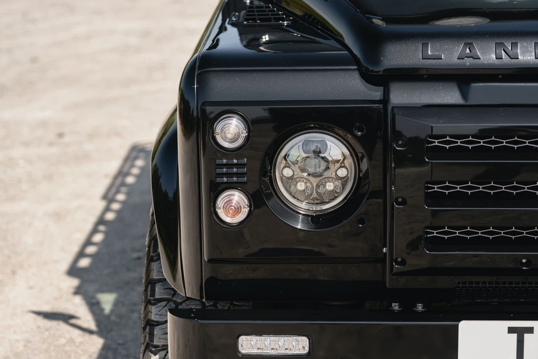 2013 Land Rover Defender 110 - Image 10 of 31