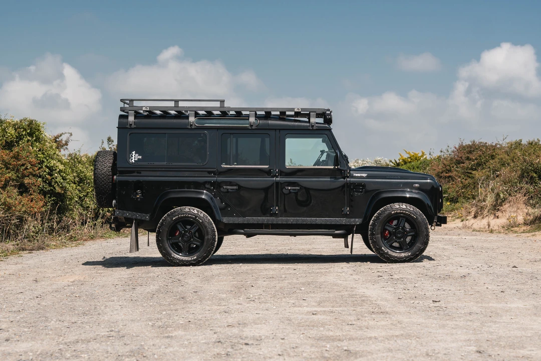 2013 Land Rover Defender 110 - Image 4 of 31