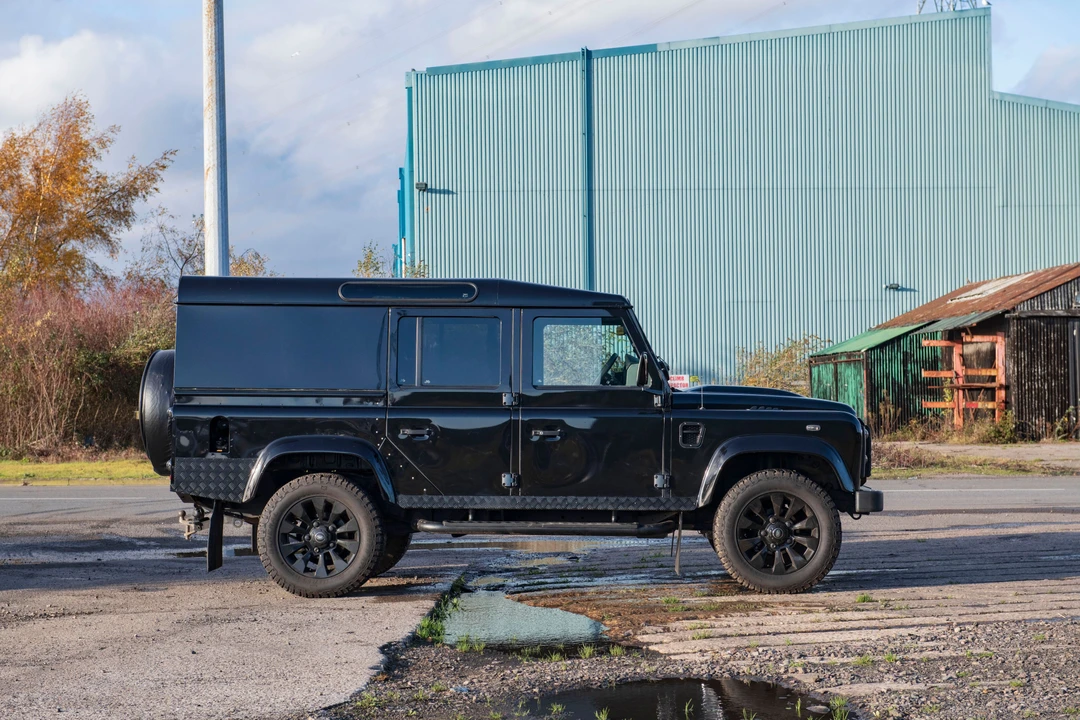 2013 Land Rover Defender 110 - Image 5 of 19