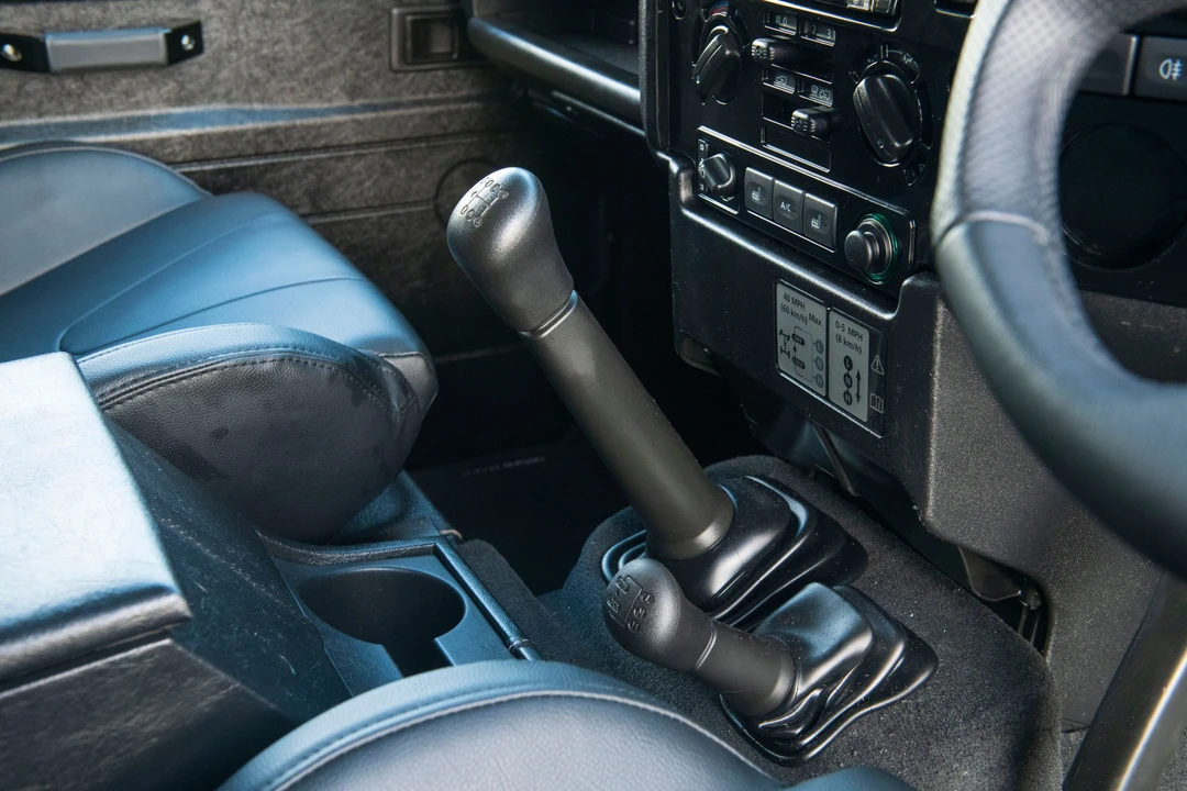 2013 Land Rover Defender 110 - Image 9 of 19