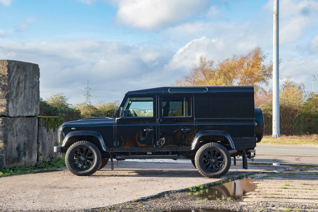 2013 Land Rover Defender 110 - Image 6 of 19