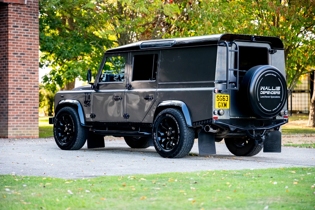 2013 Land Rover Defender 110 - Image 5 of 31