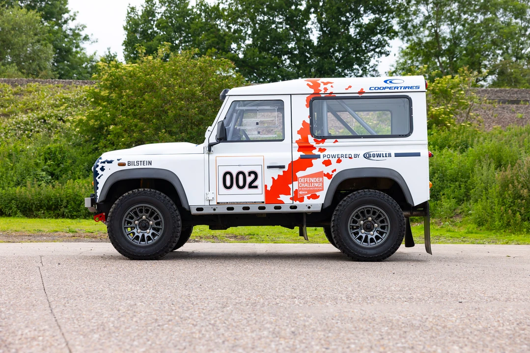 2014 Land Rover Defender 90 - Image 4 of 31