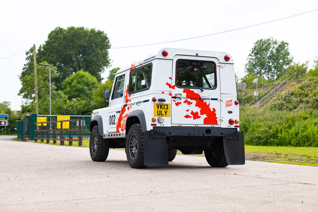 2014 Land Rover Defender 90 - Image 5 of 31
