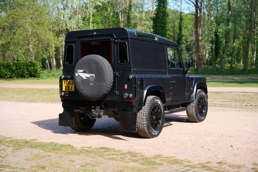 2013 Land Rover Defender 90 - Image 14 of 30