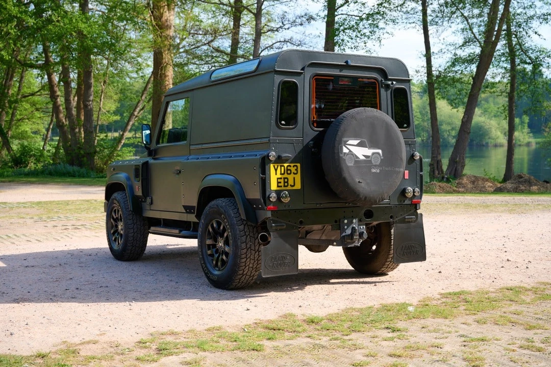 2013 Land Rover Defender 90 - Image 15 of 30