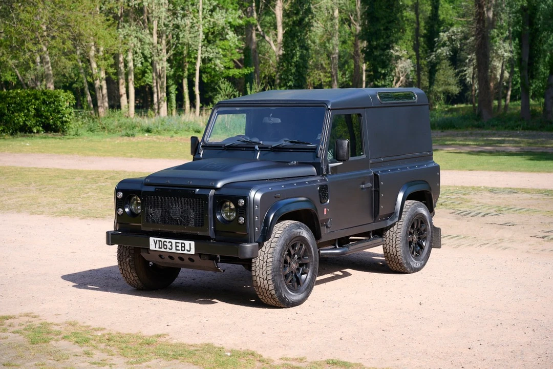 2013 Land Rover Defender 90 - Image 10 of 30