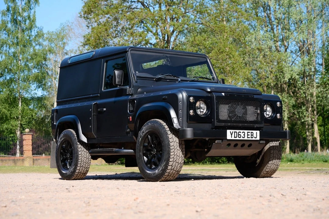 2013 Land Rover Defender 90 - Image 3 of 30