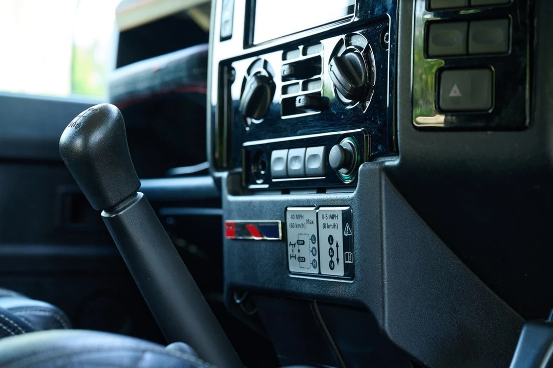 2013 Land Rover Defender 90 - Image 27 of 30