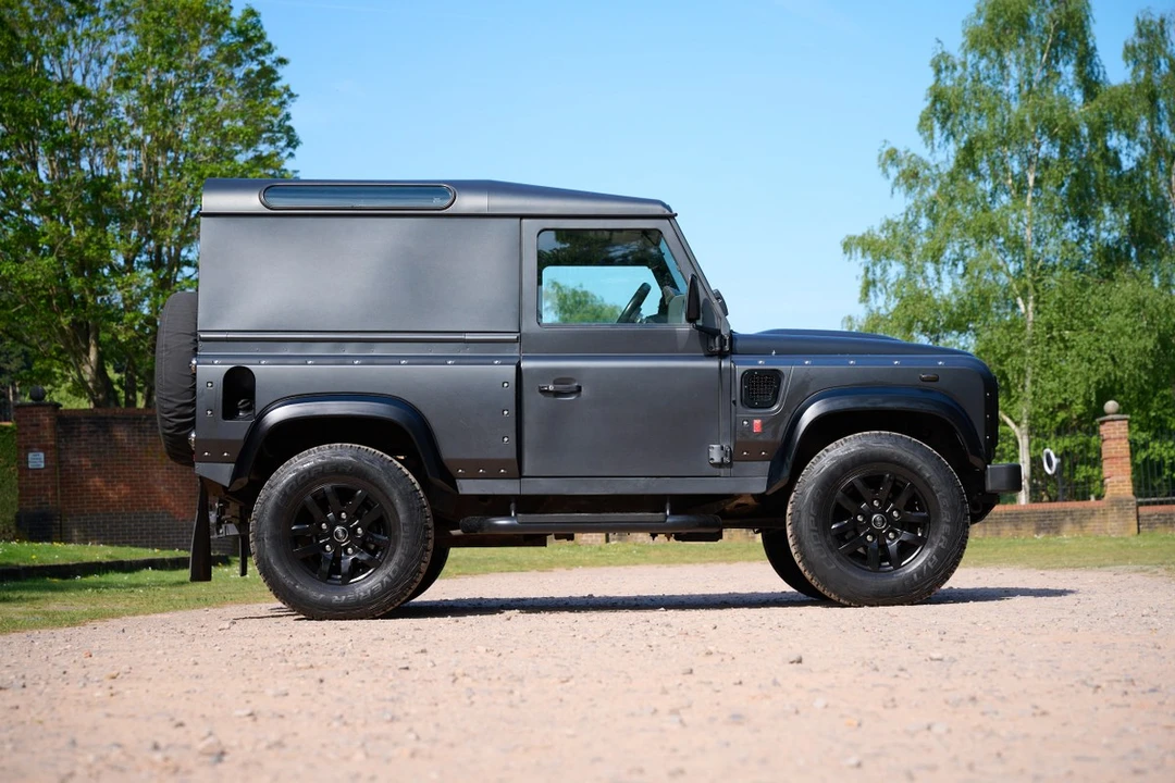 2013 Land Rover Defender 90 - Image 17 of 30