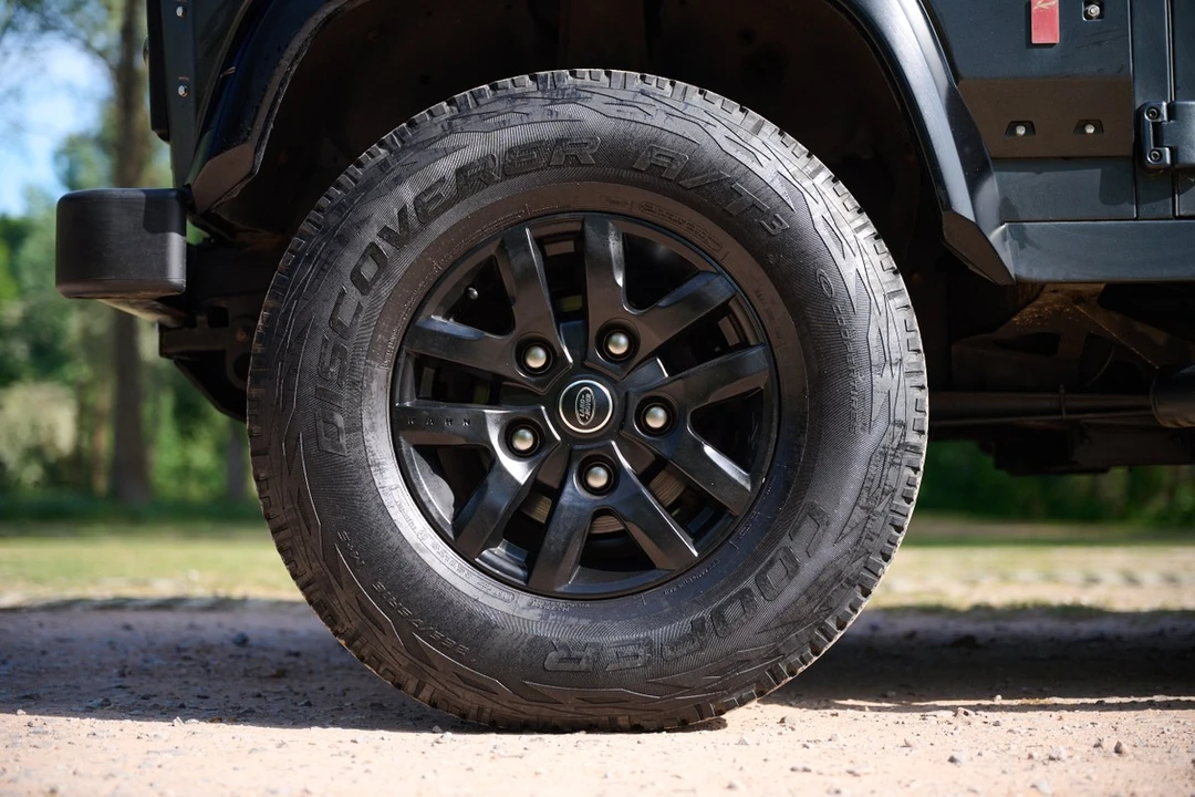 2013 Land Rover Defender 90 - Image 19 of 30