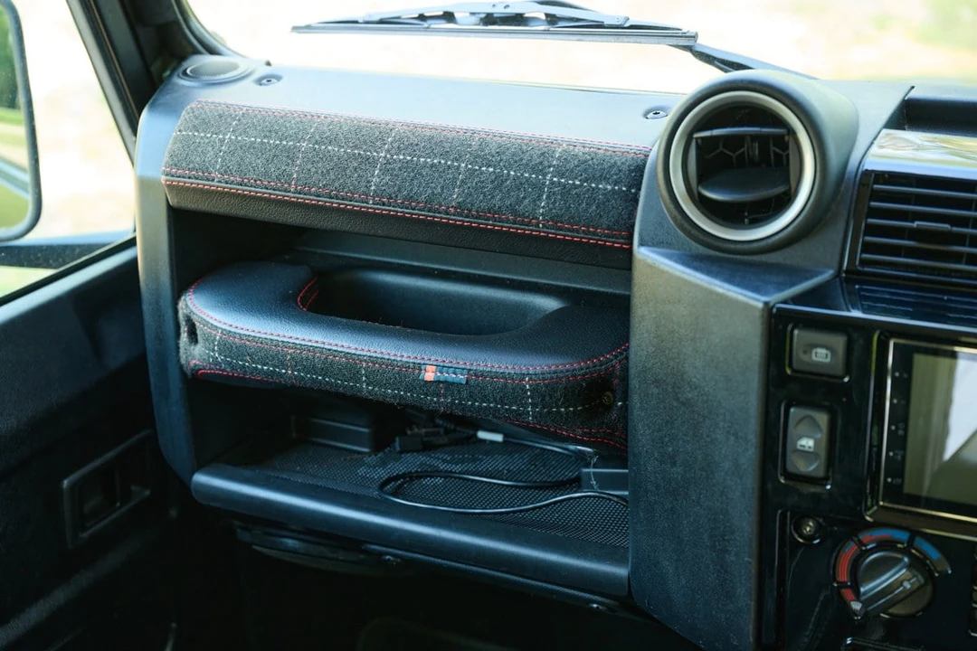 2013 Land Rover Defender 90 - Image 29 of 30