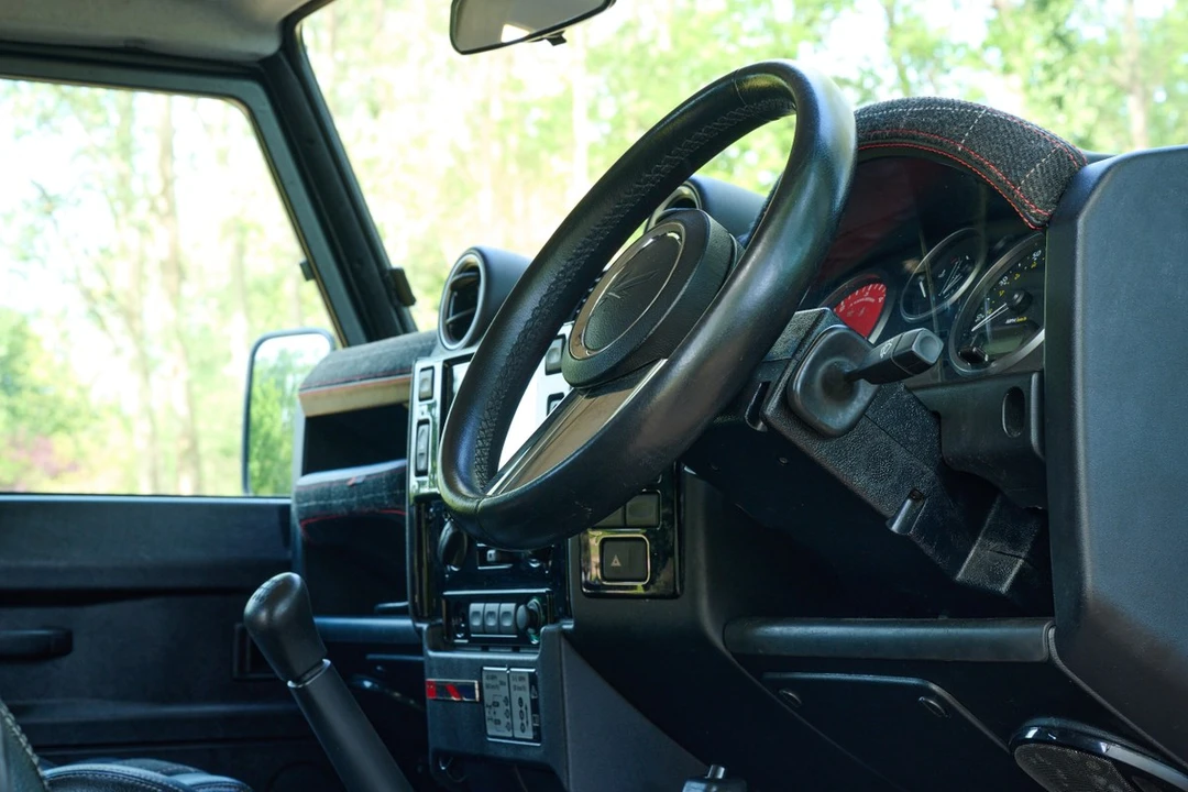 2013 Land Rover Defender 90 - Image 26 of 30