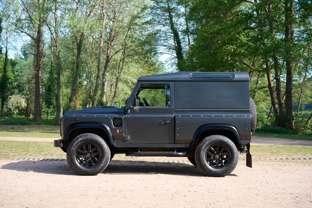 2013 Land Rover Defender 90 - Image 5 of 30