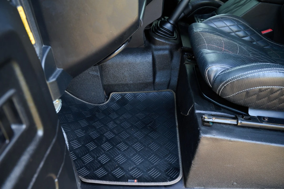 2013 Land Rover Defender 90 - Image 23 of 30