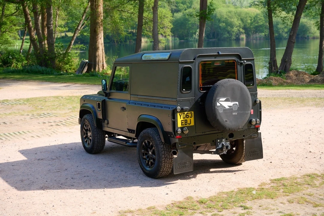 2013 Land Rover Defender 90 - Image 16 of 30