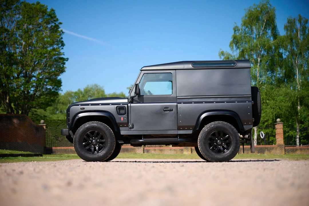 2013 Land Rover Defender 90 - Image 12 of 30