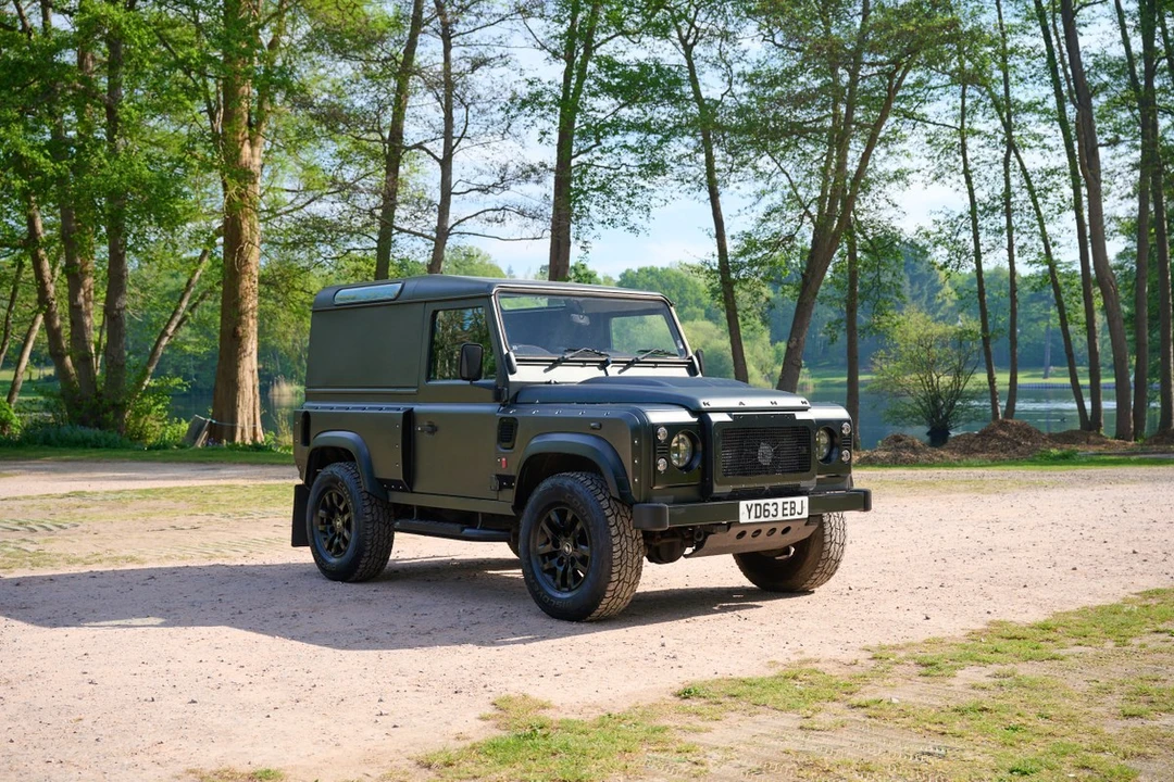 2013 Land Rover Defender 90 - Image 2 of 30